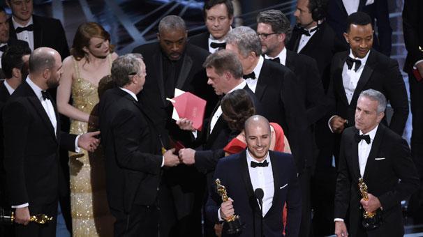 Oscar ödülleri sahiplerini buldu.. ´La La Land´ büyük şok yaşadı