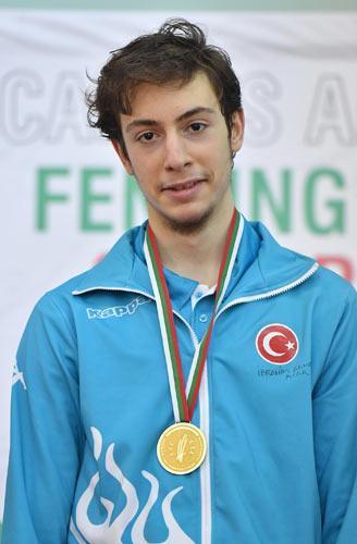 Ahmed Acardan de altın madalya