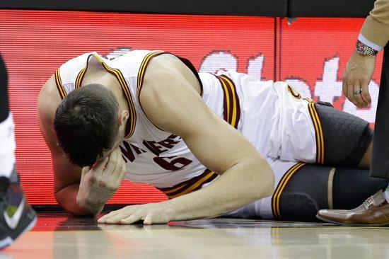 Cavalierslı Bogut ilk maçında sezonu kapattı