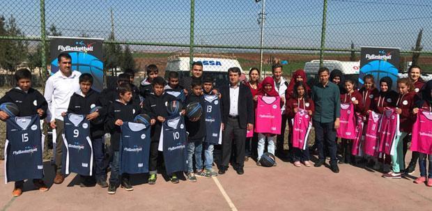 Tuğba Palazoğlu, genç basketbolcuların yüzünü güldürdü