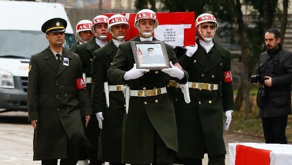 Şehit için düzenlenen törene yaralı asker de katıldı