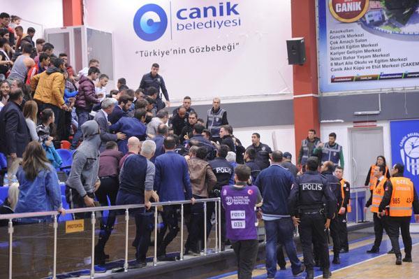 Beşiktaş kadın takımına saldırı