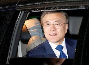 Son dakika... Güney Korede sandıklar kapandı Solcu aday Moon Jae-In önde görünüyor