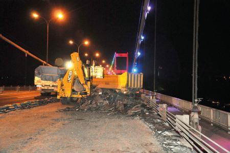 Köprülerdeki gece çalışmaları hızlandı