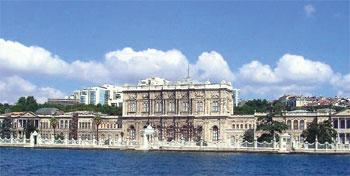 “MiMAR SiNAN ÜNiVERSiTESi’NE EL KONULABiLiR”