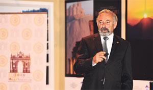 “MiMAR SiNAN ÜNiVERSiTESi’NE EL KONULABiLiR”