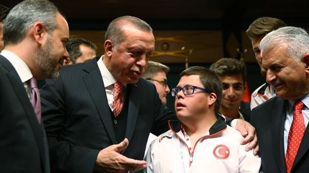 Cumhurbaşkanı Erdoğan Külliyede gençleri kabul etti