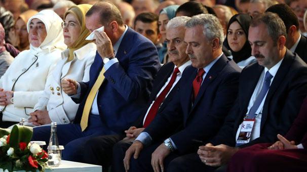 Erdoğan gözyaşlarını tutamadı