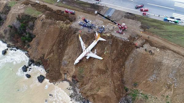 Trabzon’da pistten çıkan uçağın kokpitinde neler yaşandı