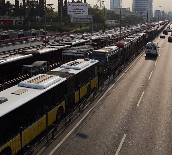 İstanbullulara sabah şoku Metrobüs kilit oldu..