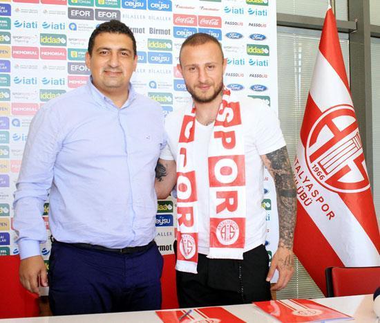 Antalyaspor, Aydın Karabulutla sözleşme imzaladı