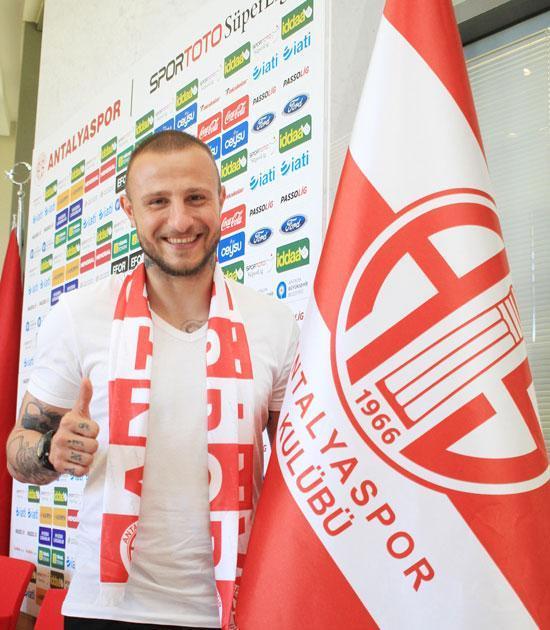 Antalyaspor, Aydın Karabulutla sözleşme imzaladı