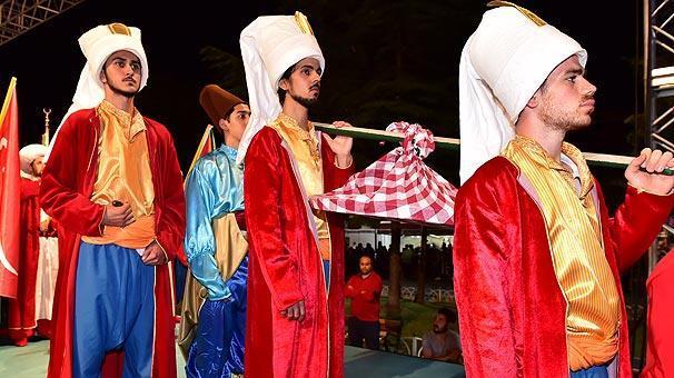 Fatih’te tarihi ‘Baklava Alayı’ coşkusu