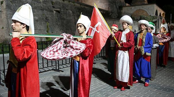 Fatih’te tarihi ‘Baklava Alayı’ coşkusu