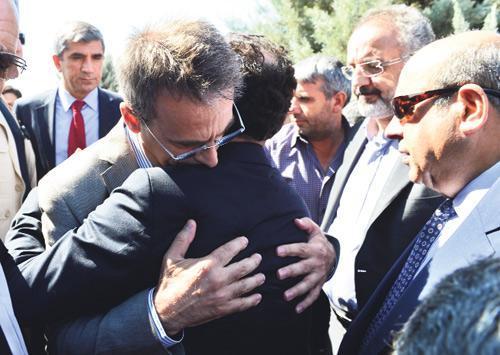 Annesini gözyaşlarıyla uğurladı