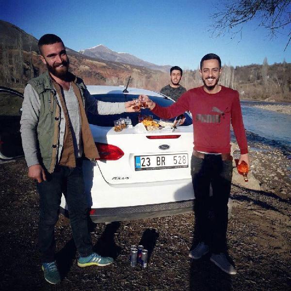 Pertekte piknikten dönen arkadaşlar kaza yaptı: 3 ölü, 1 yaralı