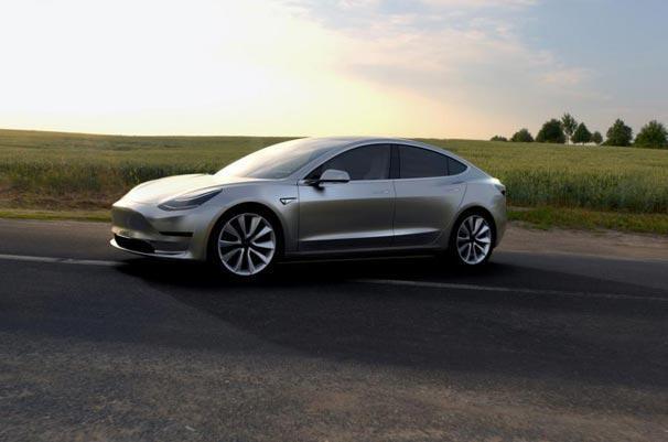 İlk Tesla Model 3ün dağıtımına bu ay başlanıyor