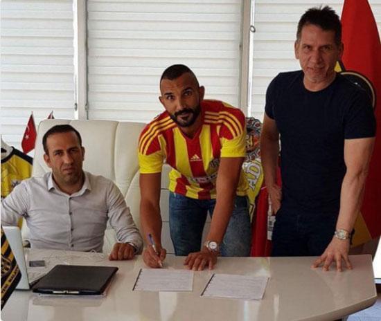 Evkur Yeni Malatyaspor’da Yalçın Ayhan imzayı attı