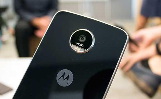 Modüler yapısıyla dikkatleri üzerine çeken Moto Z Play modelini inceledik