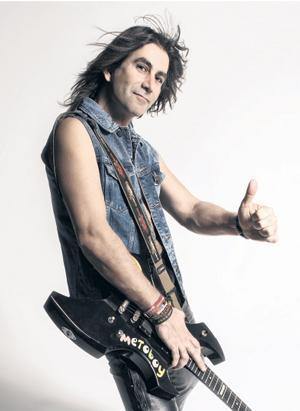 Rock ölmedi Metin Türkcan’ın gitarında yaşıyor