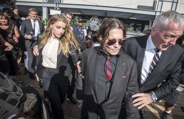 Johnny Deppin karısı köpek kaçakçılığı suçunu kabul etti