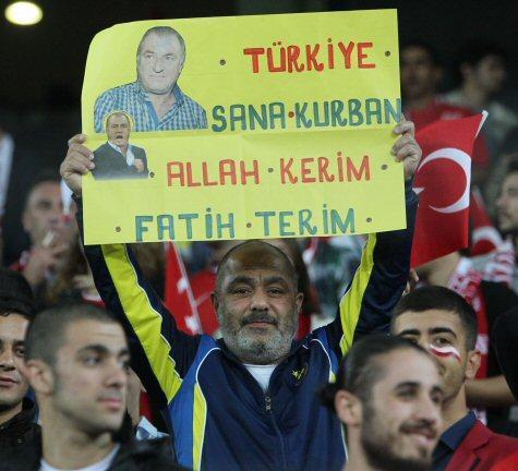 Bu pankarta Fatih Terim bile şaşırdı