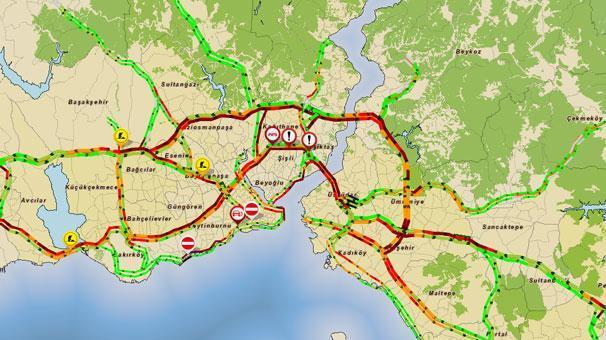 İstanbulda yağmur trafik kabusuna döndü