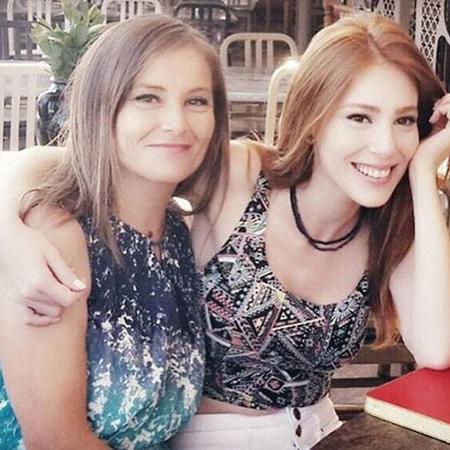 Elçin Sangu’nun annesi Instagram’ı salladı