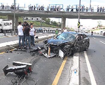 BMW ve Porsche çarpıştı D-100’de trafik felç oldu