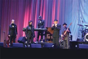 Cohen konseri değil Cohen festivali