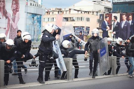 Adliyede Berkin savaşı