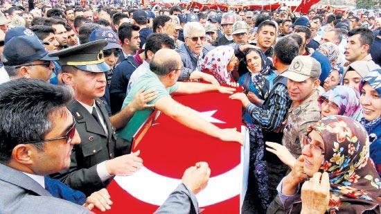 Türkiye  6 şehidine  ağladı