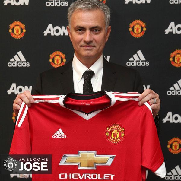 Jose Mourinho resmen Manchester Unitedda