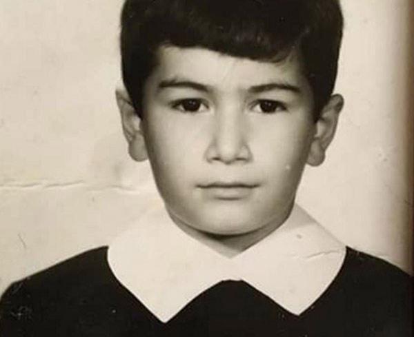 Vatan Şaşmazın siyah önlüklü ilkokul fotoğrafı