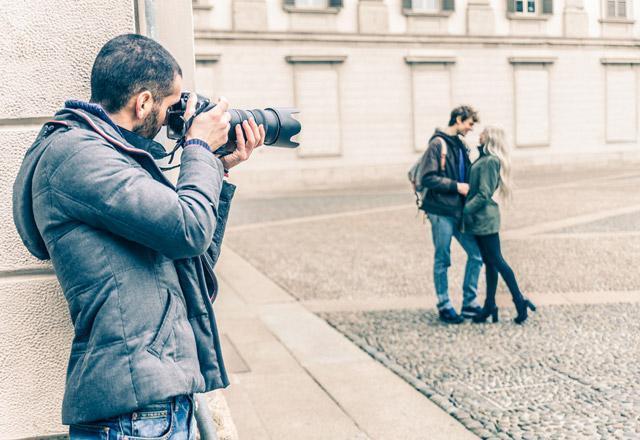 Yrd. Doç. Dr. Rıdvan Üney, eş veya sevgilinin aşırı (anormal) kıskanç olmasının şöyle anlaşılabileceğini belirtti: Yrd. Doç. Dr. Rıdvan Üney, eş veya sevgilinin aşırı (anormal) kıskanç olmasının şöyle anlaşılabileceğini belirtti: