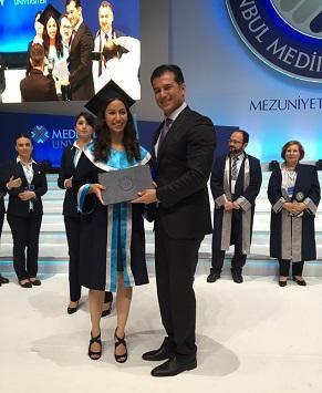 Başbakanın mutlu günü kızına diplomasını verdi