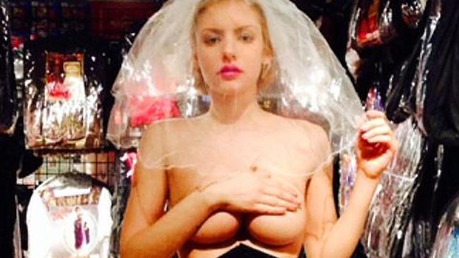 Seksi model Gabi Grecko çıplak fotoğrafı tık rekoru kırıyor