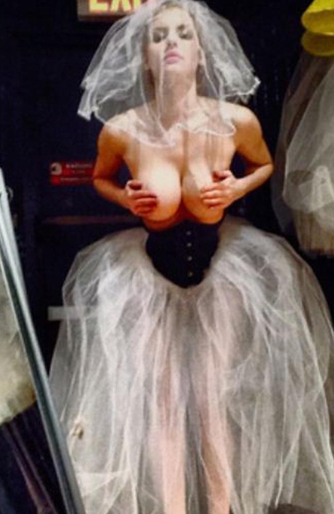 Seksi model Gabi Grecko çıplak fotoğrafı tık rekoru kırıyor