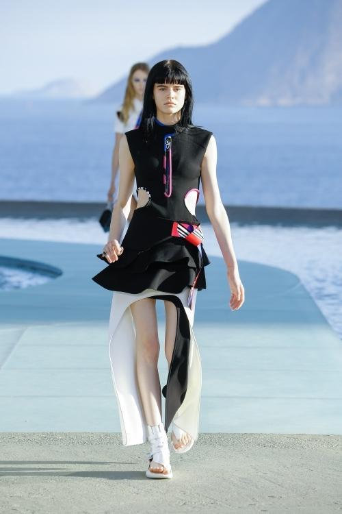 Sportif ve Asimetrik: Louis Vuitton 2017 Resort Koleksiyonu