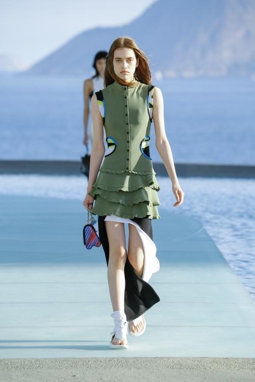 Sportif ve Asimetrik: Louis Vuitton 2017 Resort Koleksiyonu