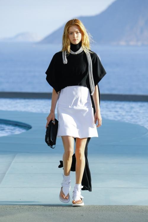 Sportif ve Asimetrik: Louis Vuitton 2017 Resort Koleksiyonu