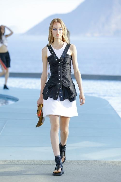Sportif ve Asimetrik: Louis Vuitton 2017 Resort Koleksiyonu