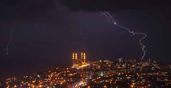 Yağmur Trakyada can alıyor, İstanbulda şimşek fırtınası