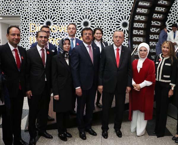 Cumhurbaşkanı Erdoğan Astanada Türkiye pavyonunu gezdi