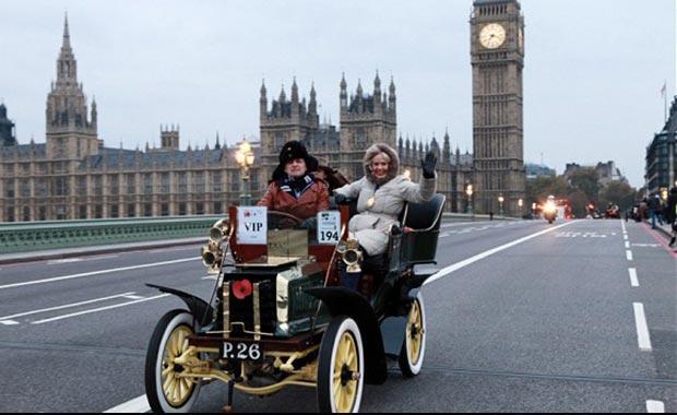 Londrada antika otomobiller yarıştı