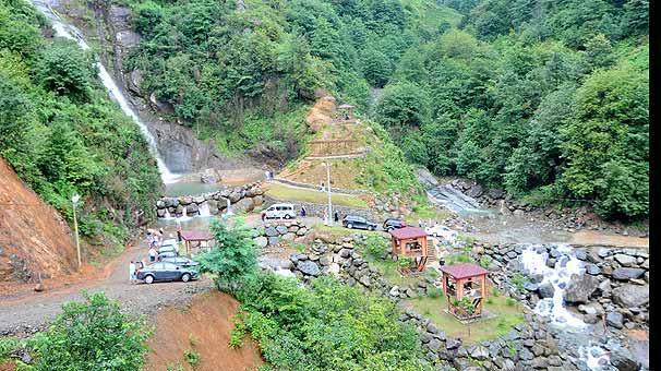 Sel geldi turistler mahsur kaldı