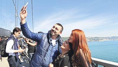 Tek bir kaza kenti felç etti