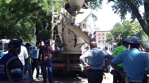 Ankarada beton mikserinin altında kalan kadın yaşamını yitirdi