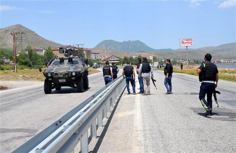 Bitliste PKKlı teröristler polis noktasına saldırdı