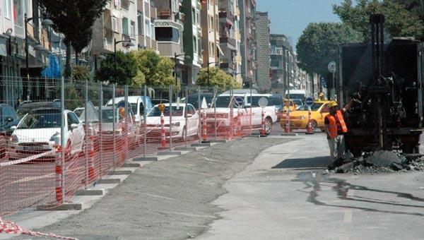 Zeytinburnunda yol çöktü